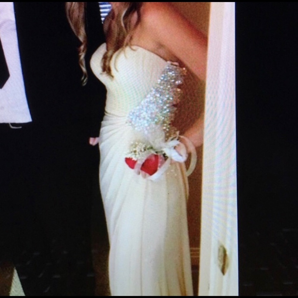 Super cute strapless prom dress